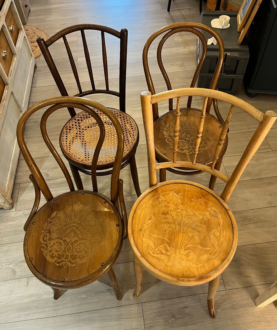 Thonet Sedie: Lot de 4 chaises anciennes – Usato da Rue venduto da Stephanie0107 3