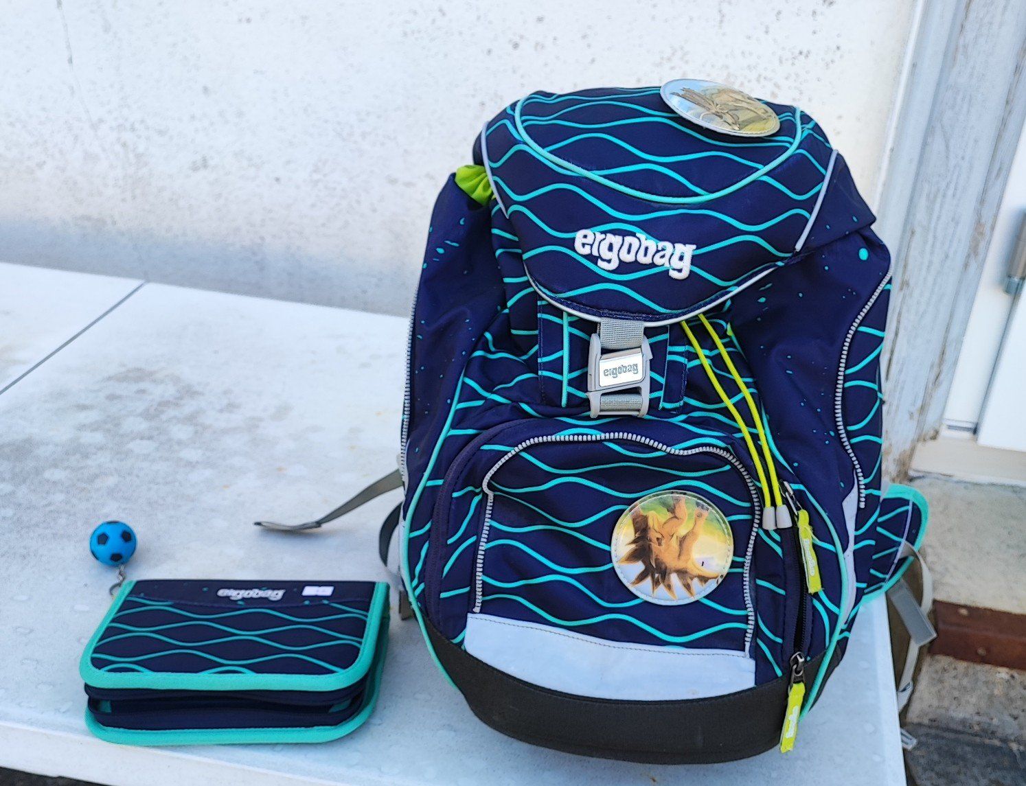 Ergobag Zaini: Schulthek mit Etui und Regenpellerine – Usato da Mosnang venduto da KurtHe 1