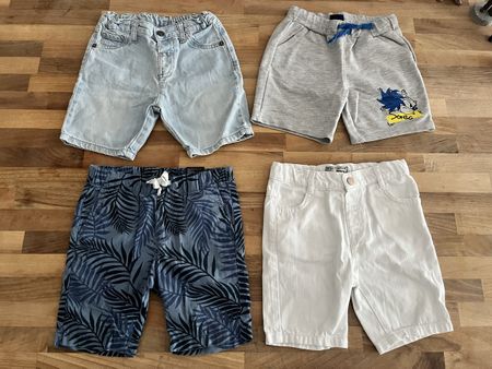 Vier Gr.98/104 Shorts für Jungen in gutem Zustand 