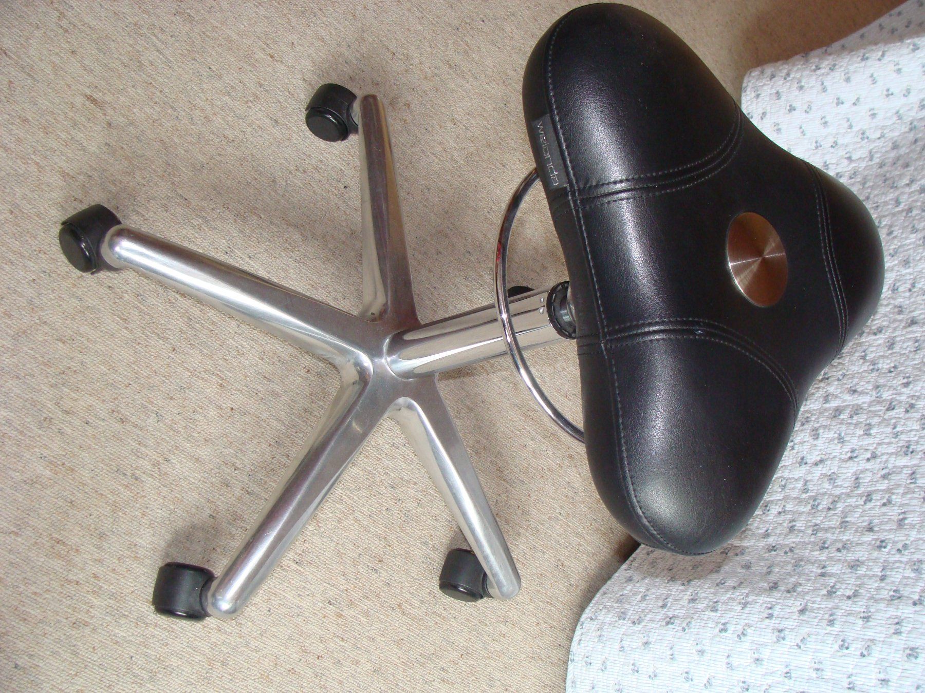 Hocker: welonda Gesundheitsstuhl Coiffeurstuhl Leder Rollhocker – Neu (gemäss Beschreibung) aus Haslen AI von traktor05