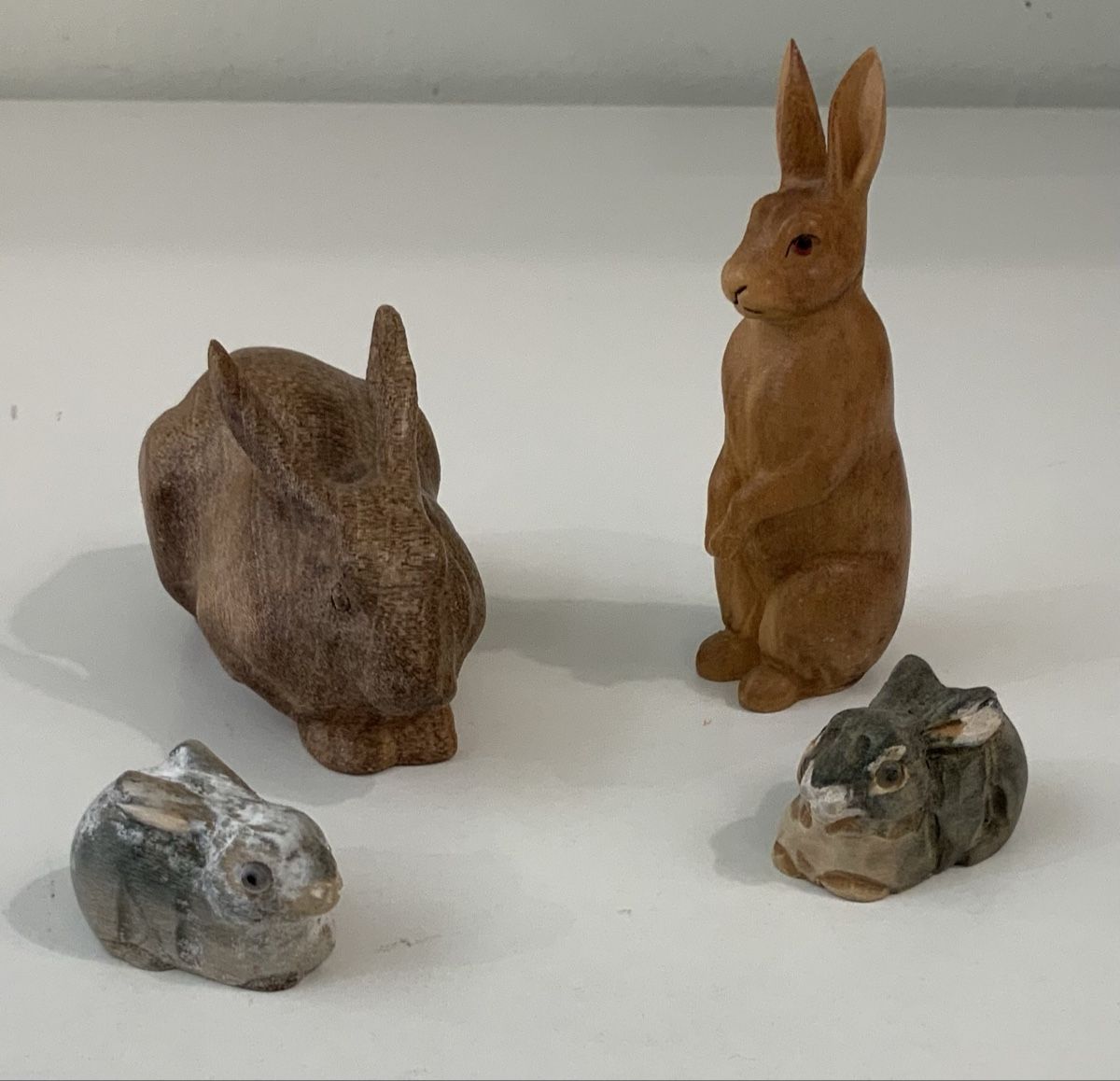 Statuette: Lot de 4 lapins en bois – Usato da rolle venduto da Tontonjulot