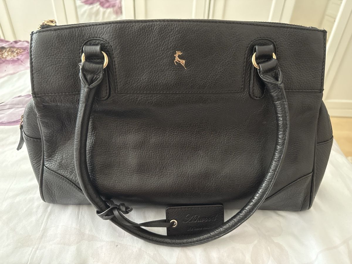 Borse da donna: Schwarze Ledertasche "Ashwood", gut erhalten – Usato da Pfungen venduto da fes_9gxb