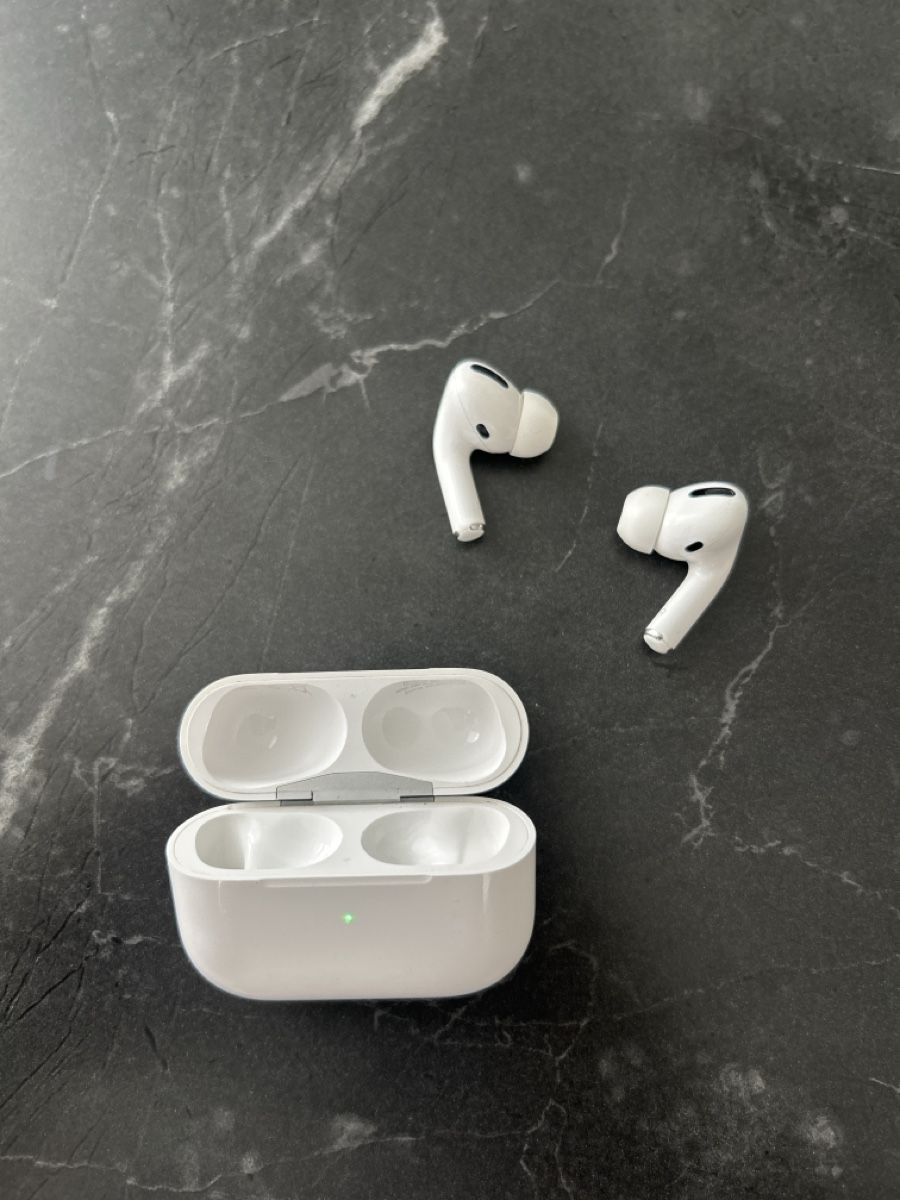Apple Cuffie: Apple AirPods Pro 1. Generation A2084 mit Ladecase – Usato da Schmitten FR venduto da jan.ackermann 1
