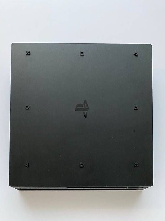 Sony Console: Ps4 Pro 1 Tb ink. Ladekabel Neuwertig – Usato da Zürich venduto da A.R.A 1