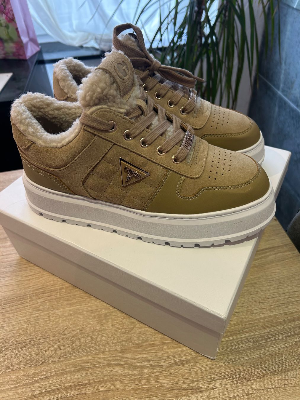 Guess Damenschuhe: Guess Terria Sneaker Winter – Neu und originalverpackt aus Lommis von easy102011 1