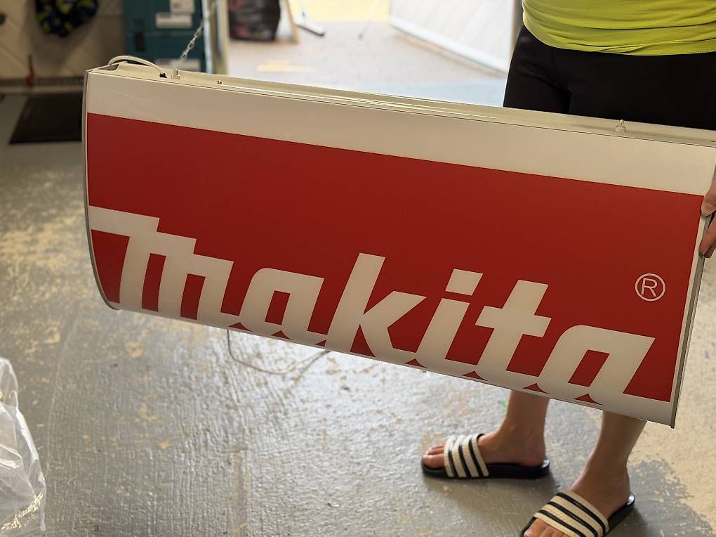 Makita Insegne: Makita Leuchtreklame – Usato da Werthenstein venduto da Mnozilbrass 1