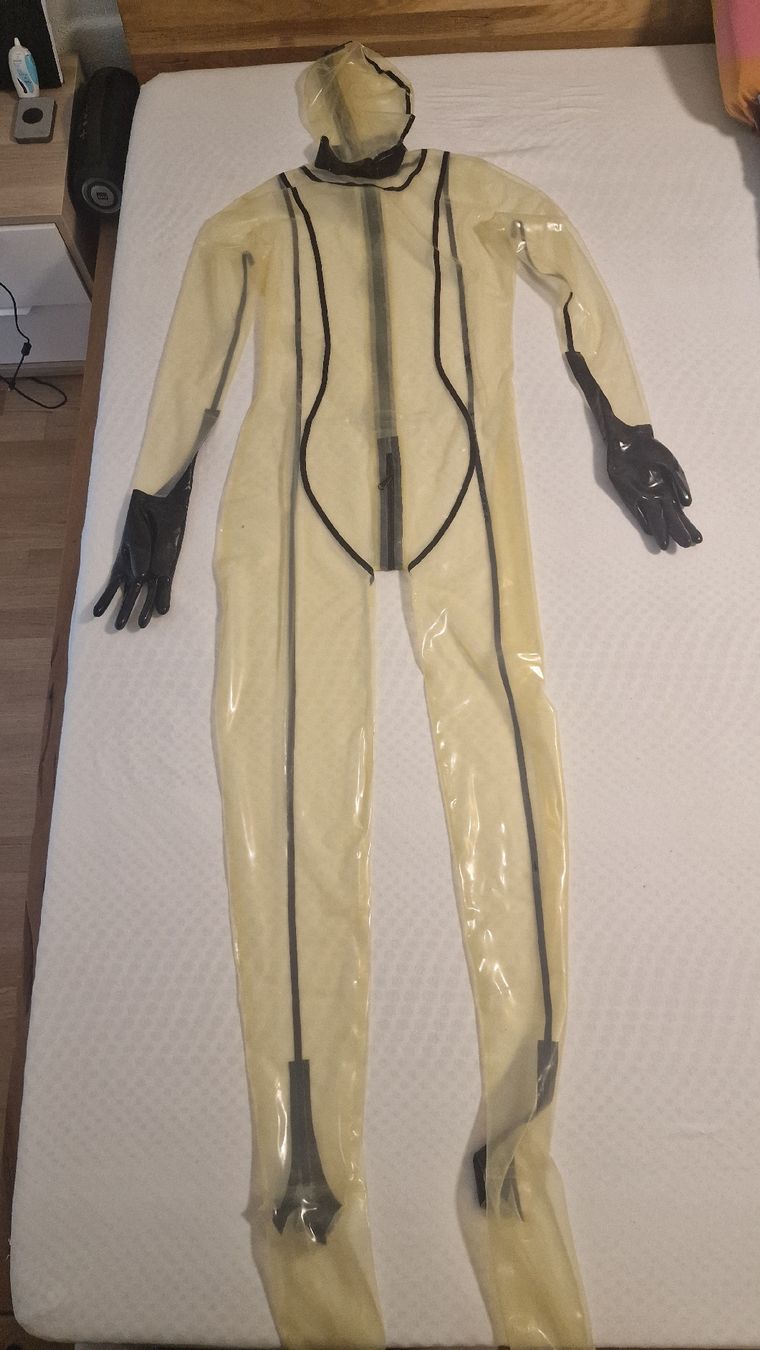 Costumes, combinaisons de sport et fonctionnelles: schöner latexanzug transparent – Neuf (Voir description) à Kriens par zrce
