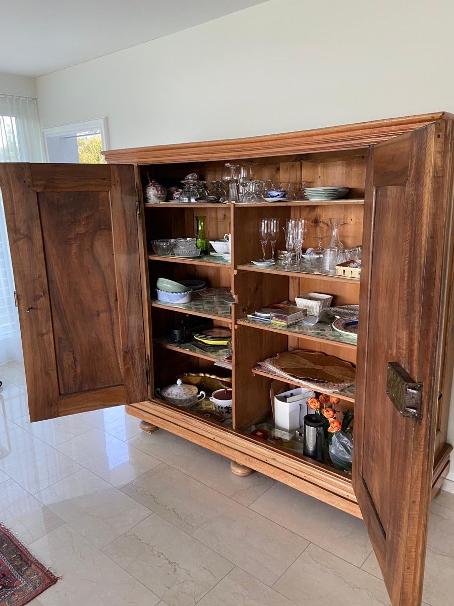 Armoires: Holzschrank mit Türen gebraucht – D'occasion à Unterstammheim par LMTECH90 1