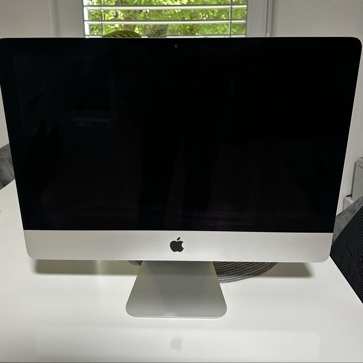 Apple PCs: Apple iMac 21.5 Zoll – Neu (gemäss Beschreibung) aus Zürich von har_5sqs