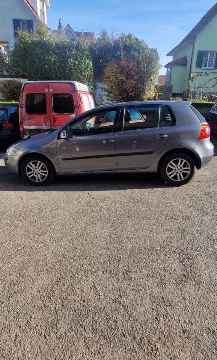 VW Automobili: VW GOLF V 1.6 FSI – Usato da Gränichen venduto da nes_2lpd 3