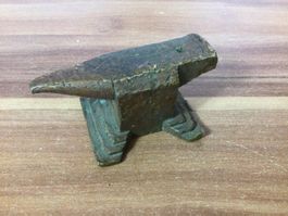 Kleiner antiker Model Amboss stark gebraucht