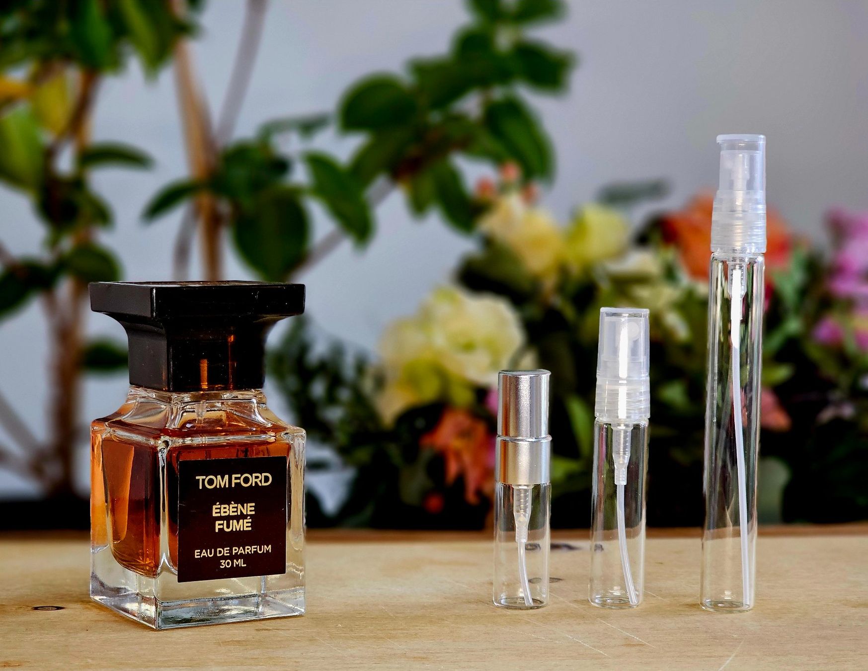 Tom Ford Profumi & Eau de Toilette: Ebene Fumé, Tom Ford - Echantillon 3ml, 5ml, 10ml – Nuovo (secondo la descrizione) da Riehen venduto da ced_gs5t