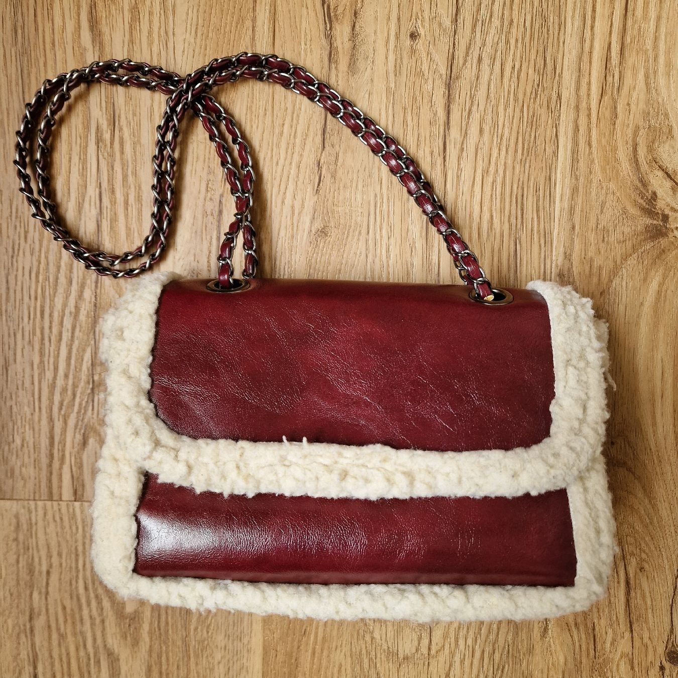Borse da donna: Stylish Leather Bag with Chain Strap – Nuovo (secondo la descrizione) da Mönchaltorf venduto da nzhuravel