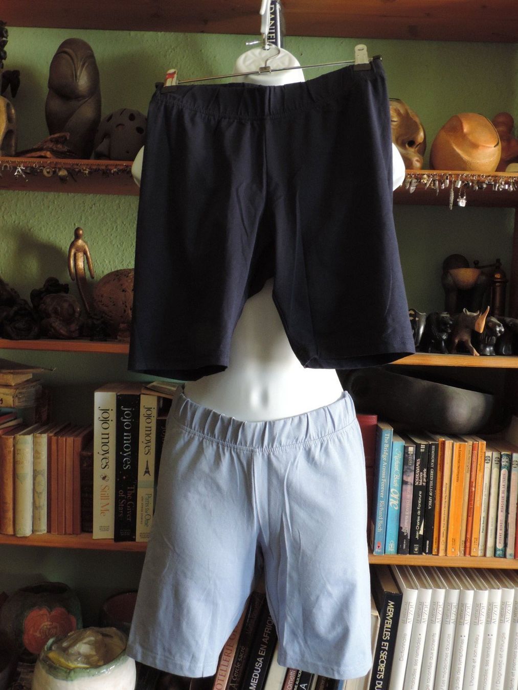 Pantaloni: shorts stretch bleus – Nuovo (secondo la descrizione) da Genève venduto da Axelle333