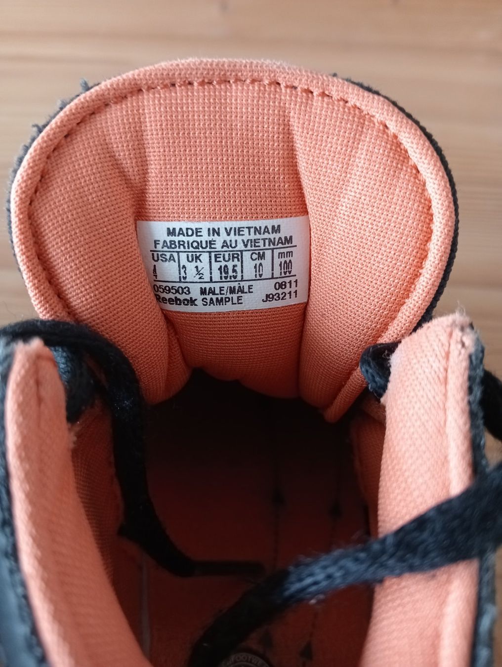 Reebok Scarpe per ragazzi: Kinderschuhe Reebok, Gr. 19.5 – Usato da St.Niklausen LU venduto da Wirdbereitsverwendet 2