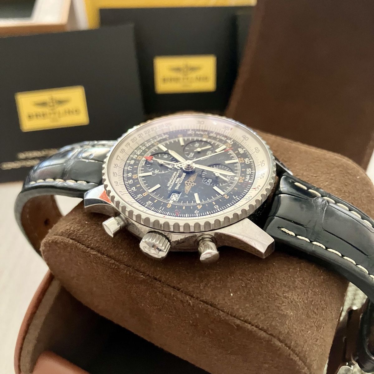 Breitling Montres: Breitling Navitimer Chronograph GMT 46 – D'occasion à Wil SG par TimeWorld61 1