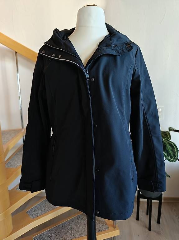 Giacche: C&A Softshelljacke 46 Winddicht Regenjacke Schwarz – Usato da Einsiedeln venduto da nat_5tfl 6