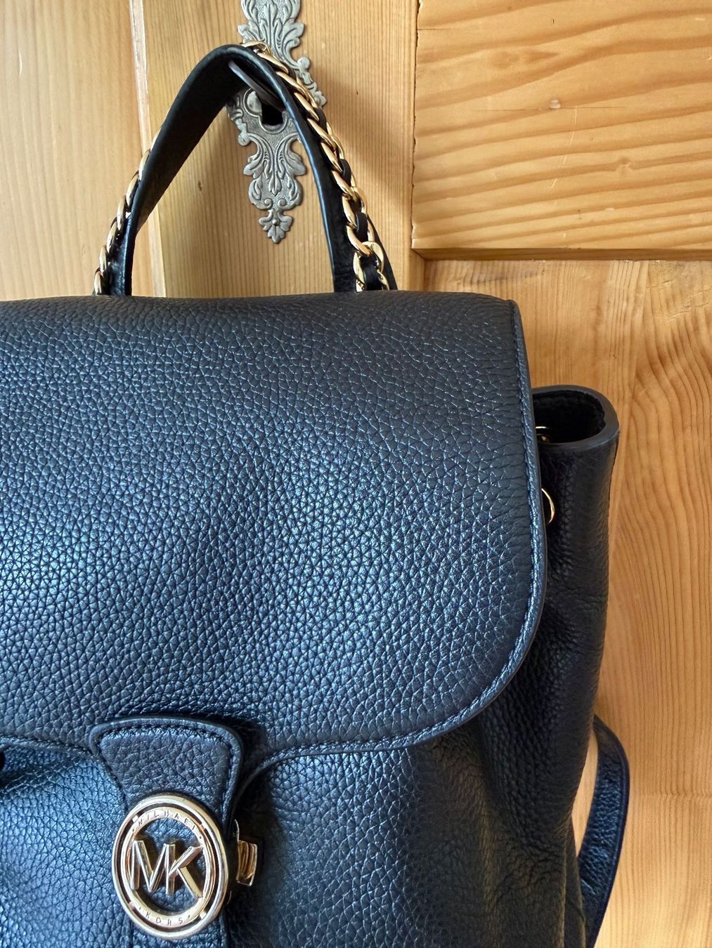 Michael Kors Zaini: Michael Kors Leder Rucksack schwarz – Usato da Uster venduto da Schangnau87 1