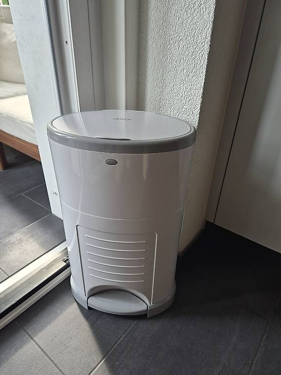 Poubelles: Mülleimer Baby Windeln / Diaper Trash can – D'occasion à Basel par jul_hr8h