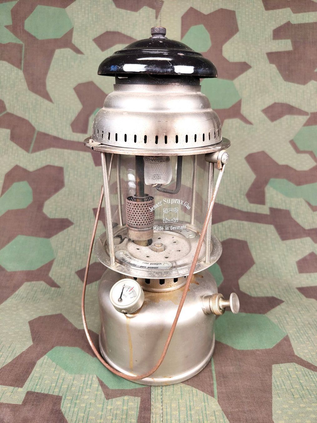 Schweizer Armee Uniformi: Benzin-Vergaserlampe Mod. 551 L mit Schirm – Usato da Bauma venduto da SwissMilitaria 1