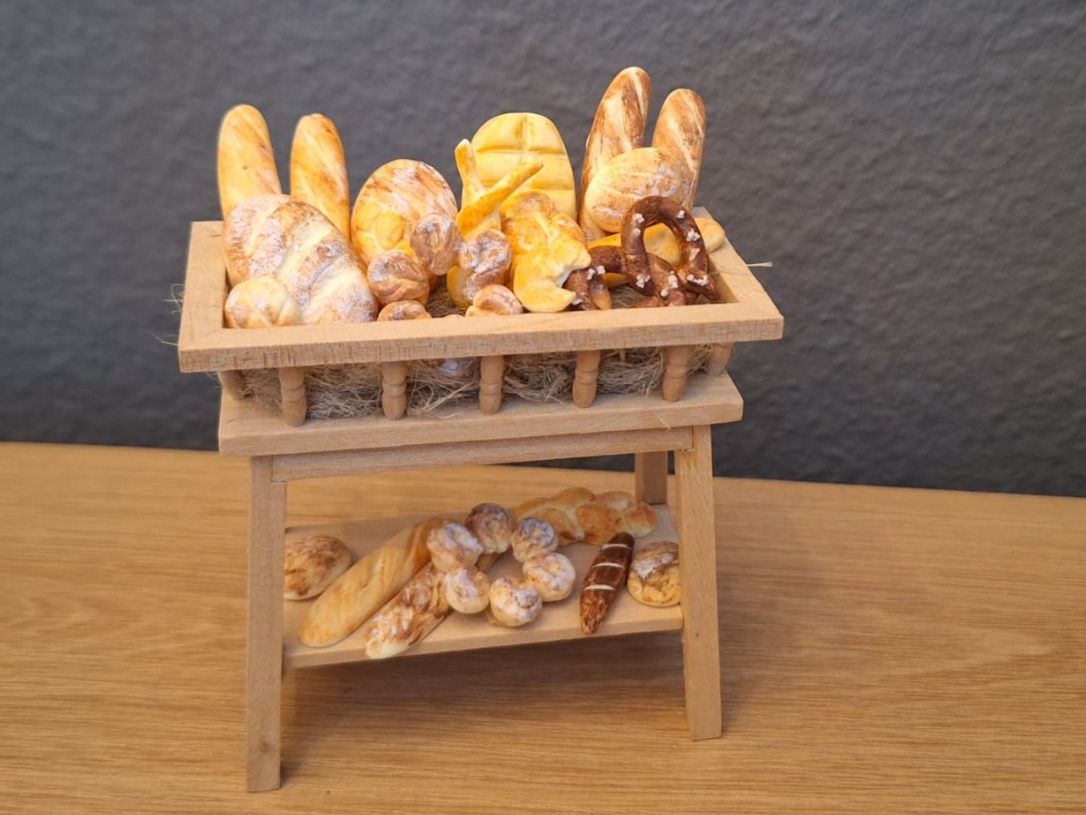 Case e mobili per bambole: Gestell mit 23 Handmade Broten – Nuovo (secondo la descrizione) da Zürich venduto da HandmadeTinyFood 4