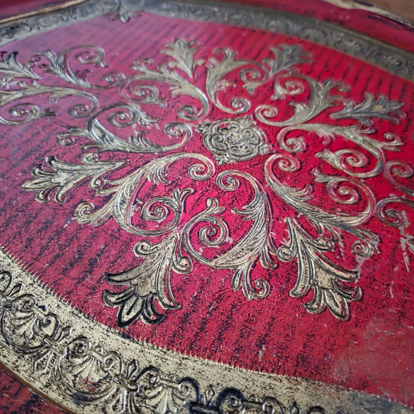 Servierplatten: Wandtablett / Serviertablett, rot-gold, Deko – Gebraucht aus Rheinsulz von Dred 1