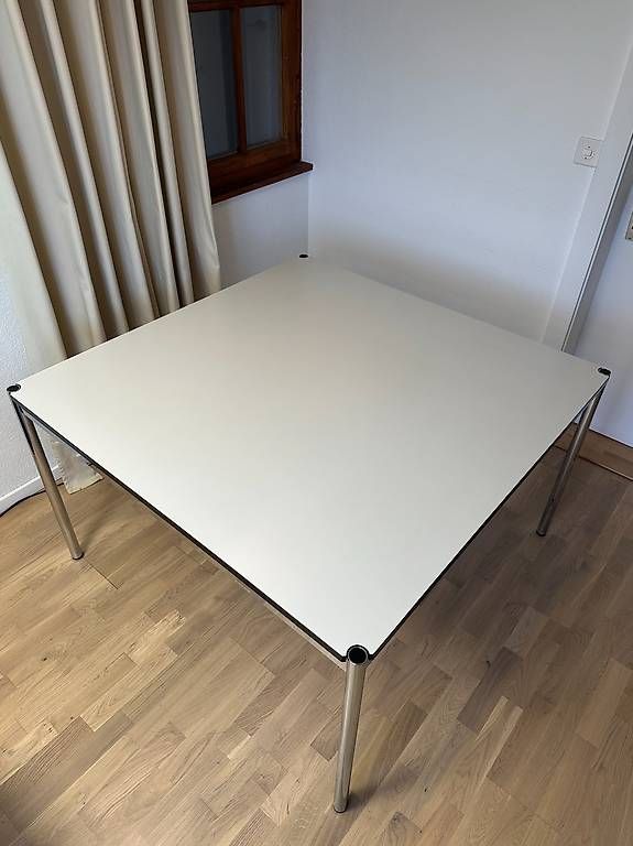 USM Tische: Table USM Haller en stratifié gris perle // Ref. AY0353 – Gebraucht aus Ravoire von ARKY_s 1