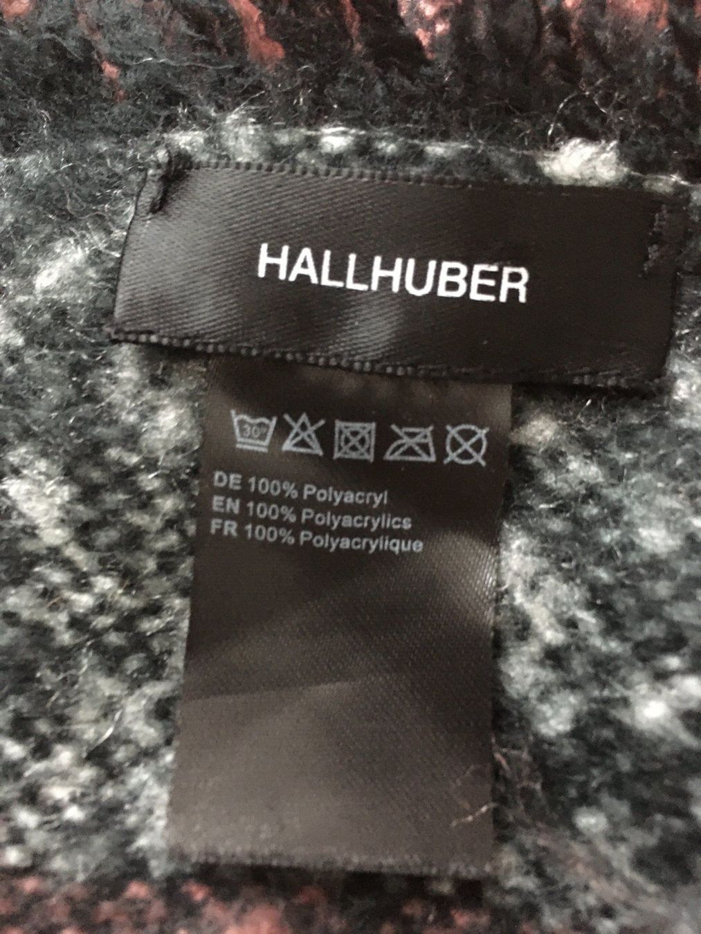 Hallhuber Foulards & écharpes: HALLHUBER Winterschal Bouclé – D'occasion à Muotathal par robin40 4