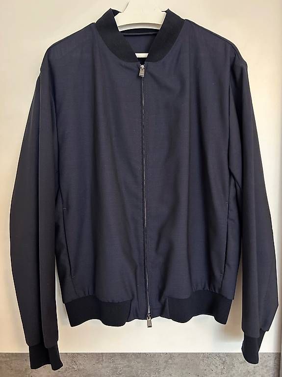 Hugo Boss Jacken: Bomberjacke Hugo Boss Grösse 52 dunkelblau – Neu (gemäss Beschreibung) aus Niederglatt ZH von Julia_4