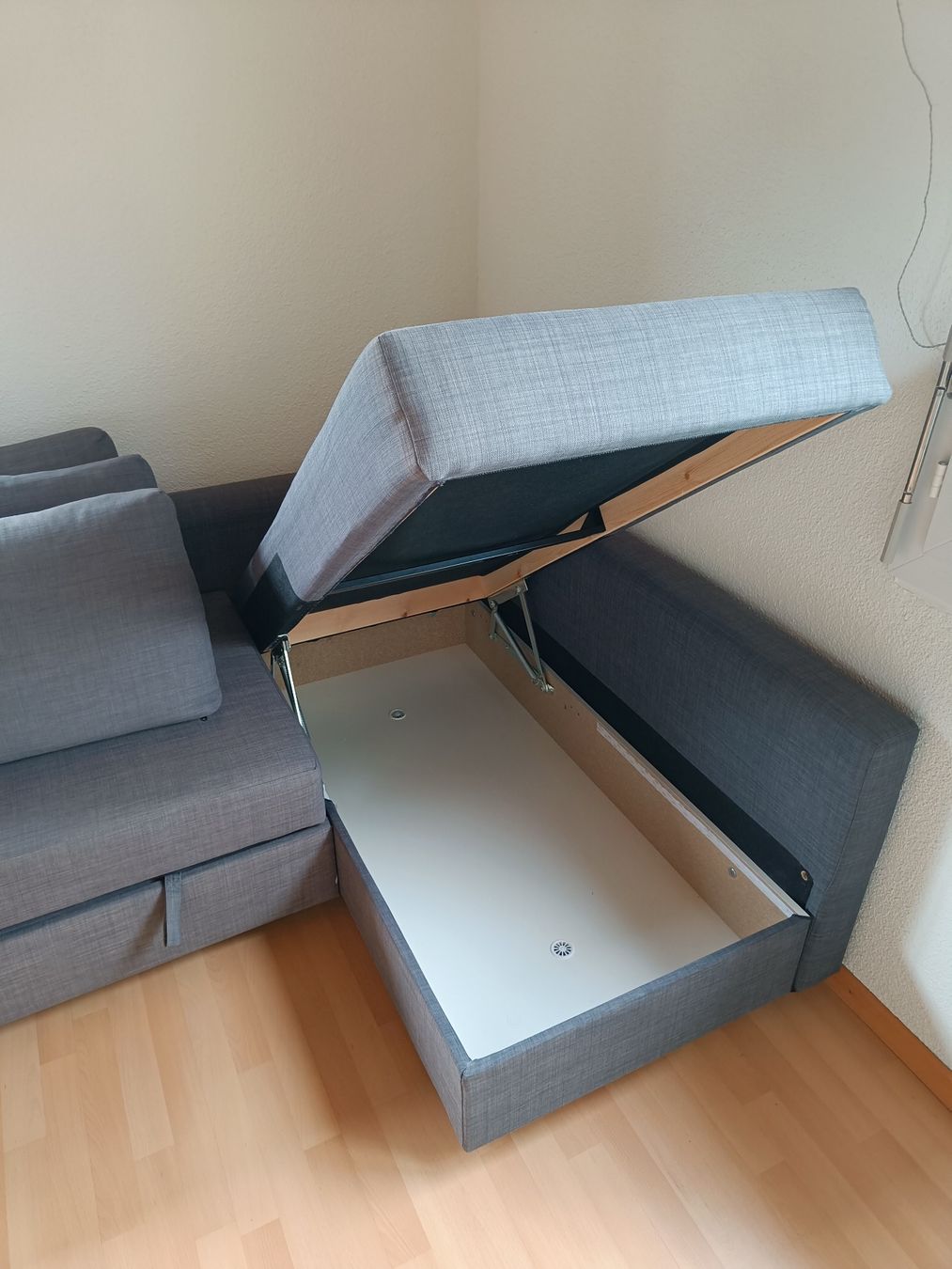 Ikea Divani: Ecksofa mit Bettfunktion und Stauraum – Usato da Rothenburg venduto da Renzo03 2
