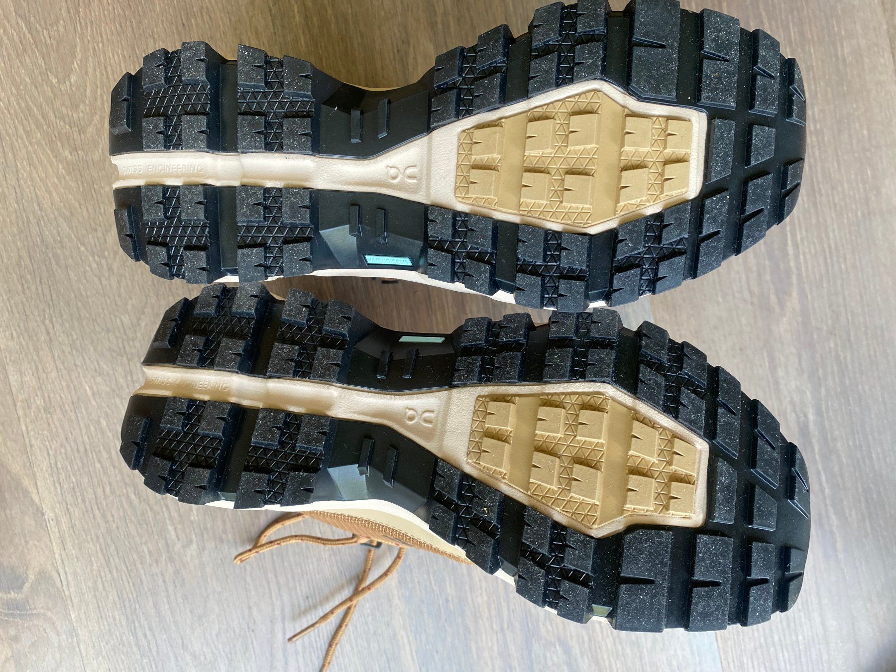 On Scarpe da donna: WANDERN   Cloudrock Mid WP Sphinx | Sand Grösse: 38(W) – Nuovo (secondo la descrizione) da Herrliberg venduto da catherinestalder 3