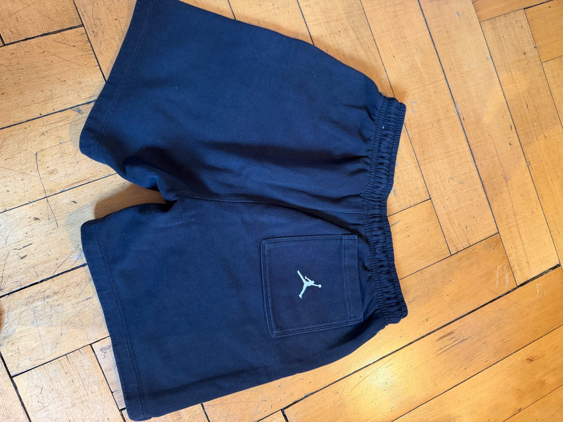 Pantalons: Short Jordan bleu marine – D'occasion à Genève par rij_7zrr 2