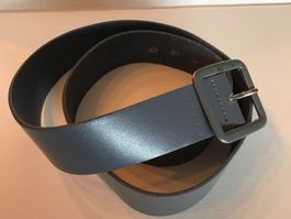 Sisley Ceinture en cuir gris foncé - parfait pour l'automne!