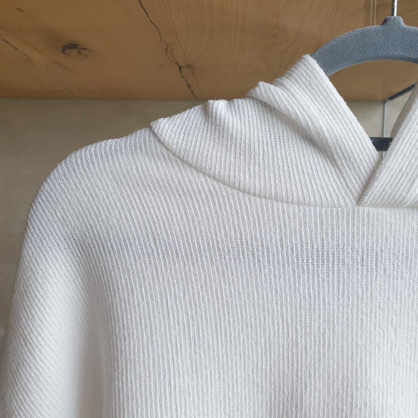 Maglioni & Felpe: 🐸 WEISSER HOODIE KAPUZENPULLOVER PULLOVER M - L – Usato da Môtier (Vully) venduto da Frogs 2