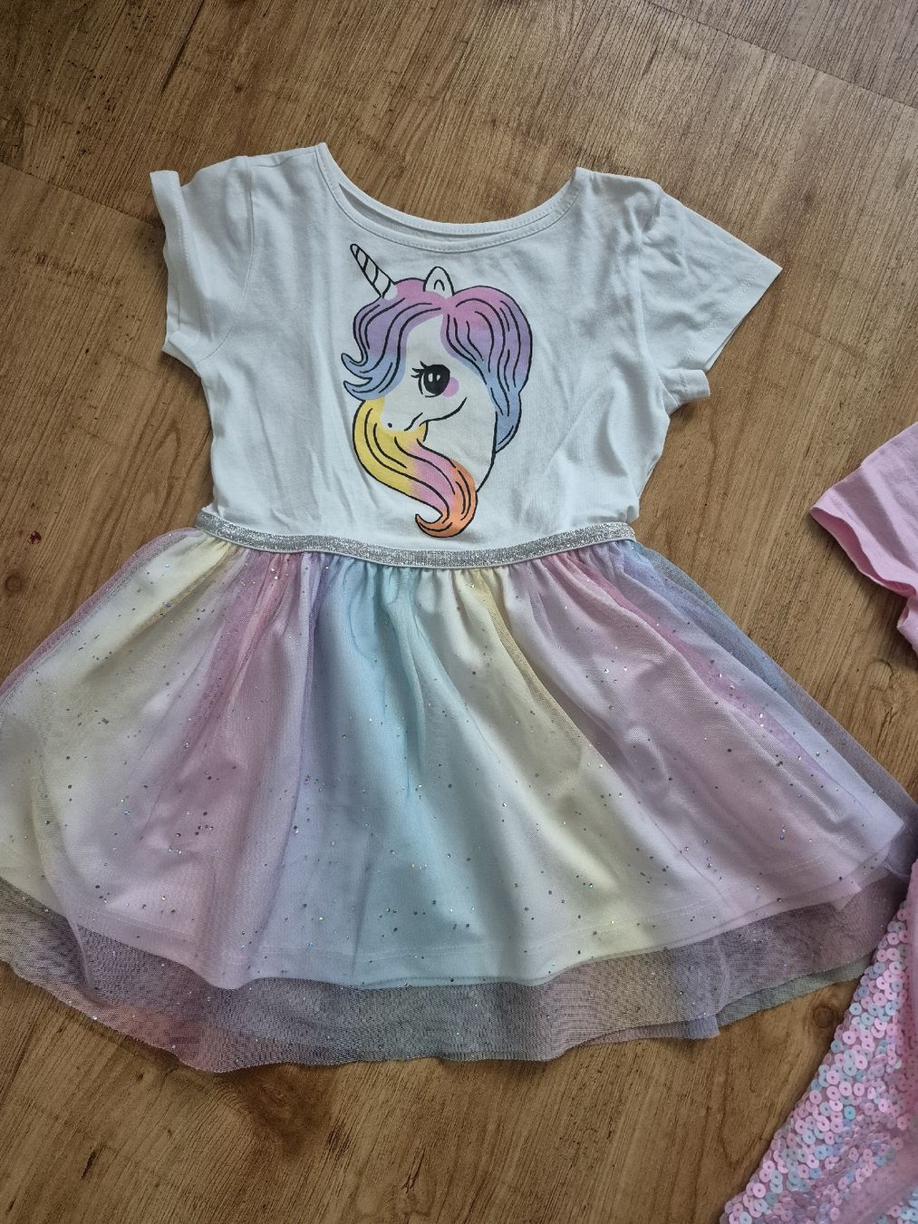 H&M Lotti & Set di vestiti: 5x kleid H&M Gr. 98-104 – Usato da Spiez venduto da V.H.K. 2