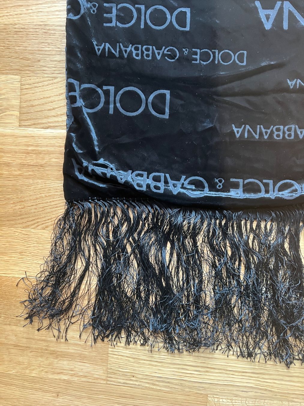 Dolce & Gabbana Foulard & Sciarpe: Edler Schal von Dolce&Gabanna – Usato da Kilchberg ZH venduto da jul_d2j2 1