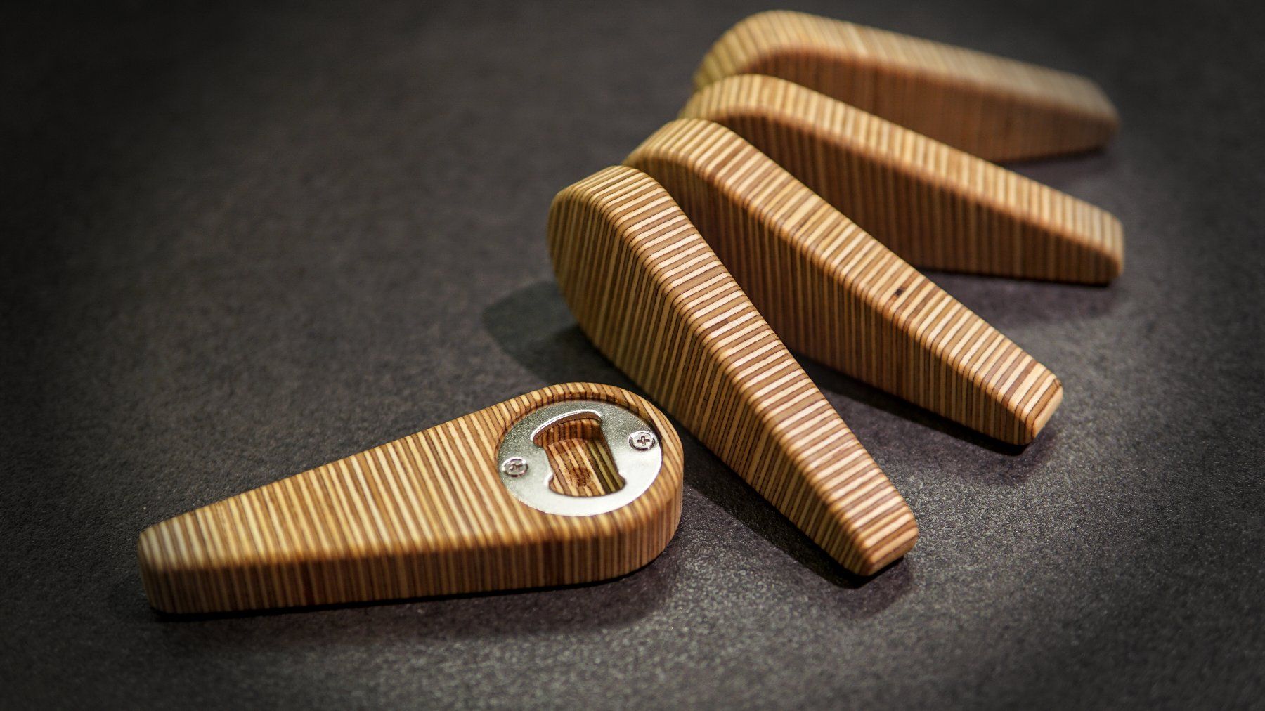 Küchengeräte: Handgemachter Holz-Flaschenöffner – Neu und originalverpackt aus Zwillikon von Mschaeuble