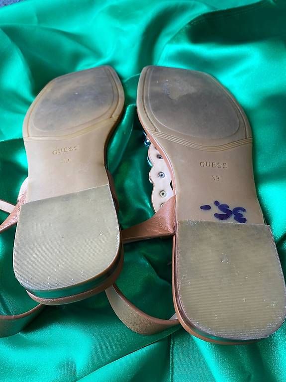 Scarpe da donna: GUESS Sandalen – Usato da St. Gallen venduto da Konstanza 2