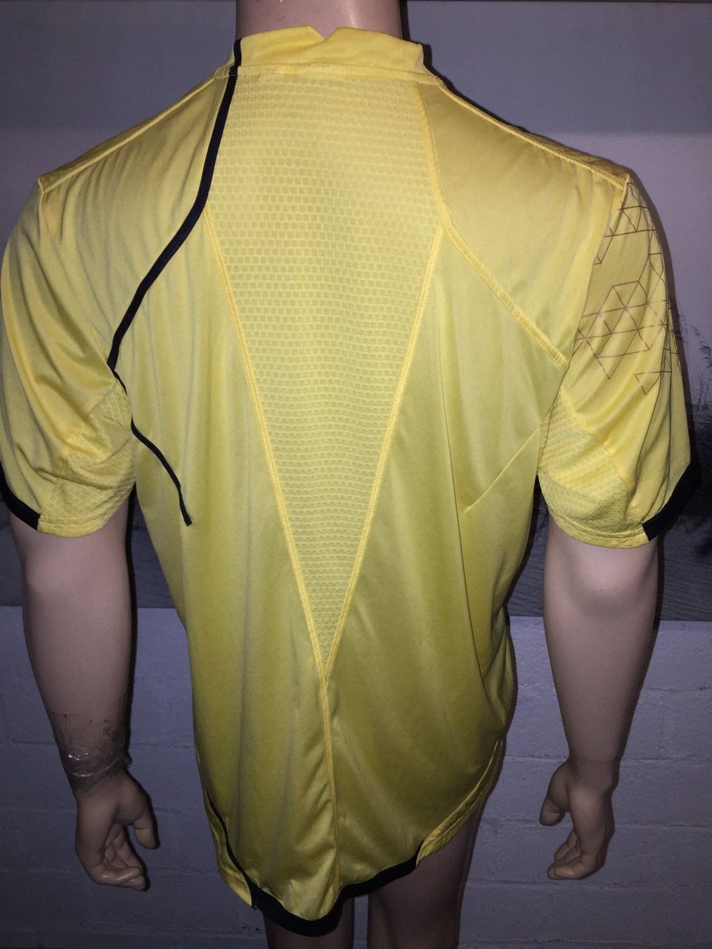 Adidas T-shirt: ADIDAS Shirt taille / Grosse M – Usato da Cossonay-ville venduto da Super-Price-Quality 7