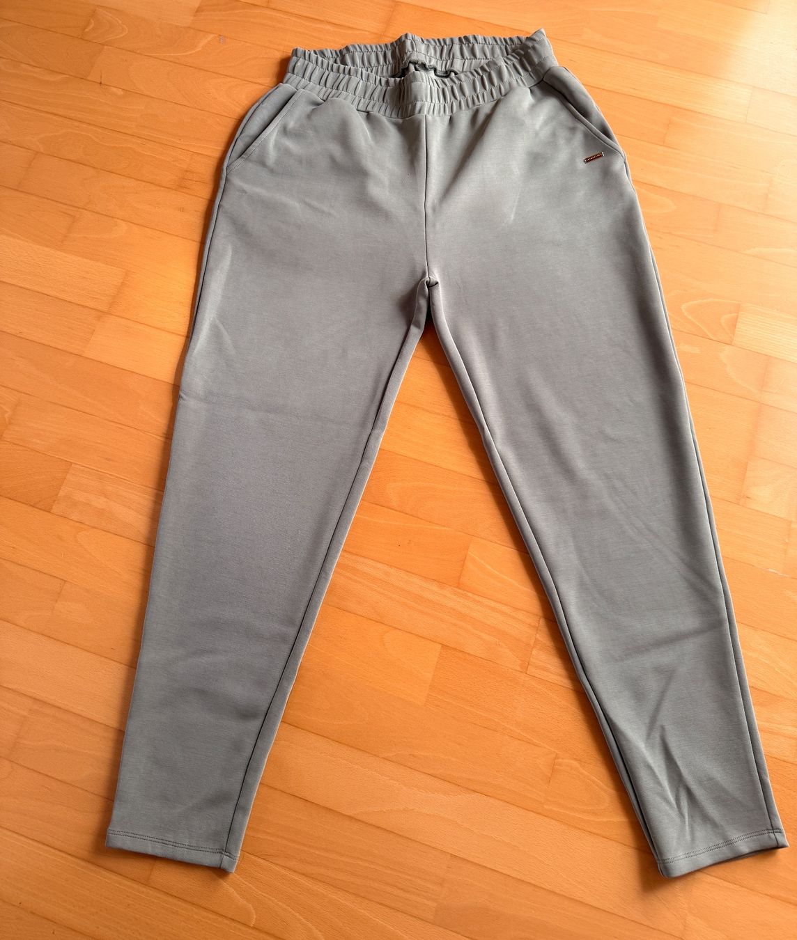 Hosen: Trainerhose – Neu (gemäss Beschreibung) aus Mastrils von Laura8sevilla