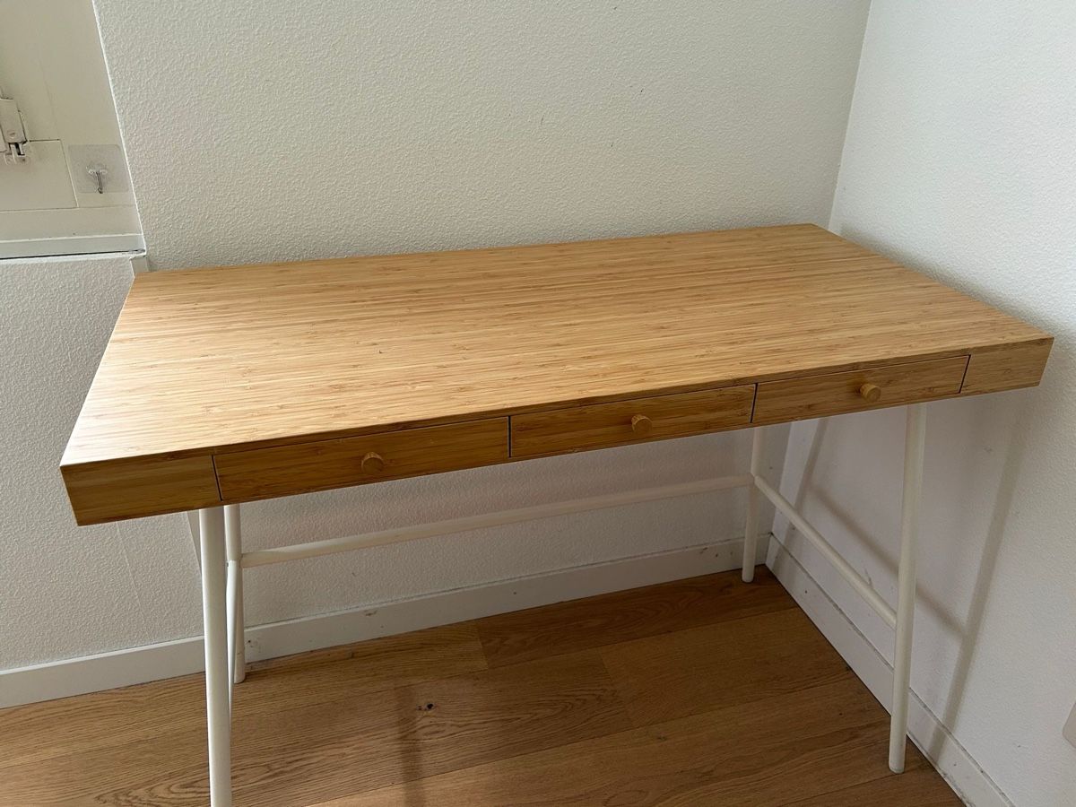 Scrivanie: Schreibtisch IKEA Lillåsen – Usato da St. Niklausen LU venduto da sterala 1