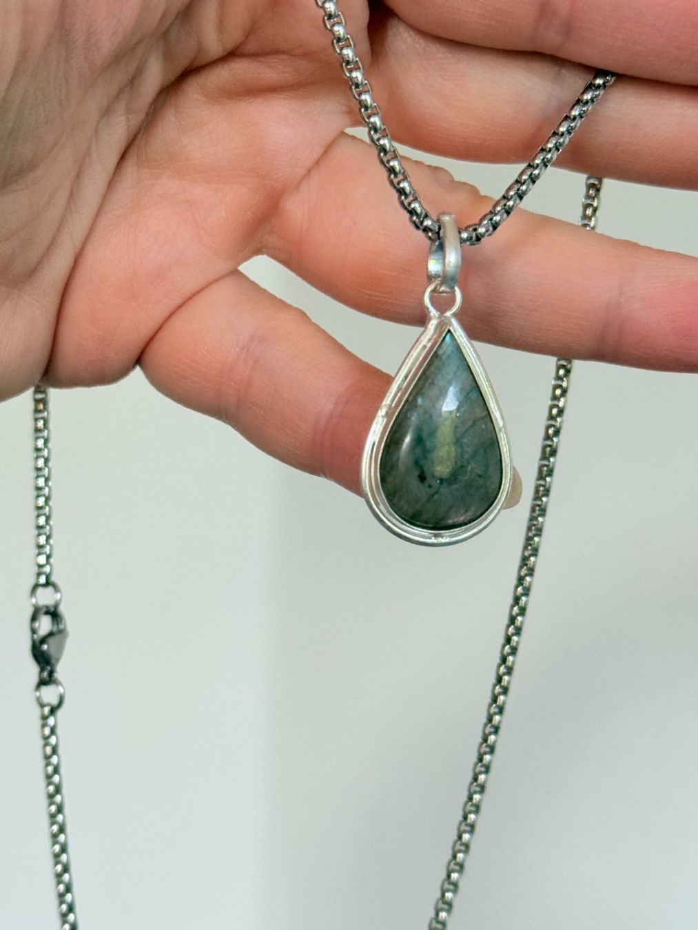 Catenine: Pendentif Larme Labradorite Unique ✨ – Nuovo e nell'imballaggio originale da Genève venduto da AWWA 4