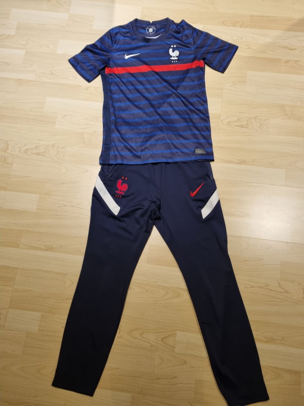 Nike Leibchen & Hosen: Nike Frankreich Trikot und Trainer – Gebraucht aus Würenlos von Nigginiggi 1