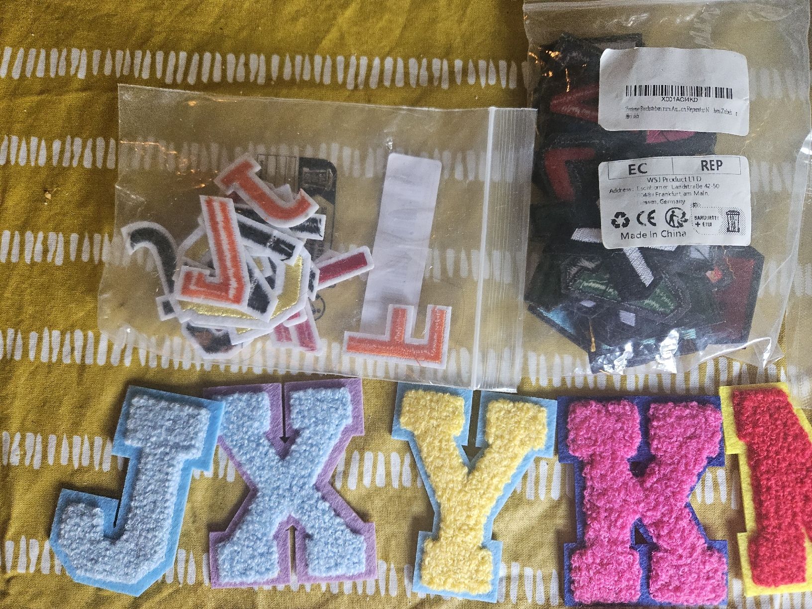 Patches: gros lot de lettres brodées a coller – Neu (gemäss Beschreibung) aus Thônex von lacomtessedesfees 5