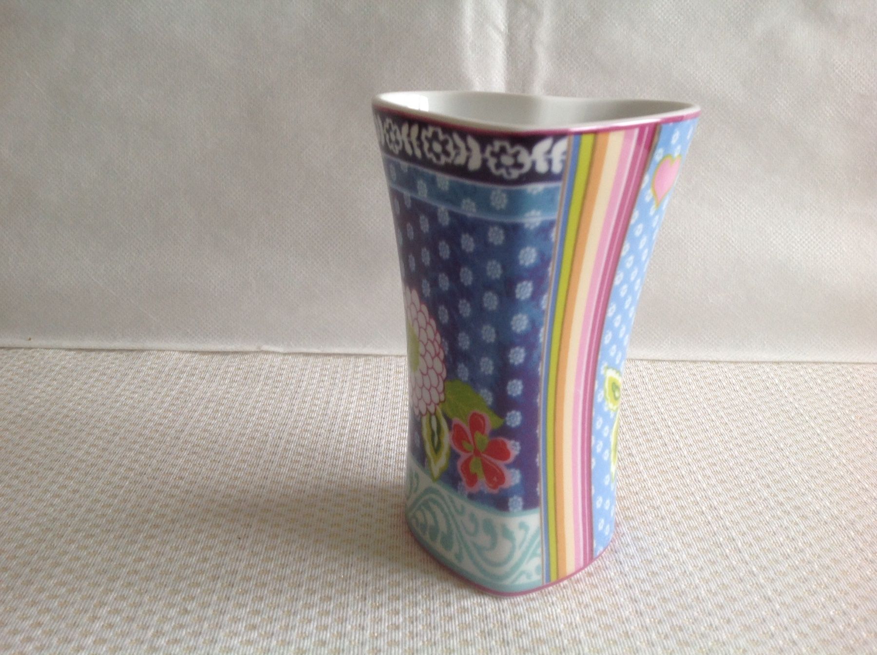 Tassen: Tasse - Mug en forme de coeur – Gebraucht aus Sion von accroshoes 3