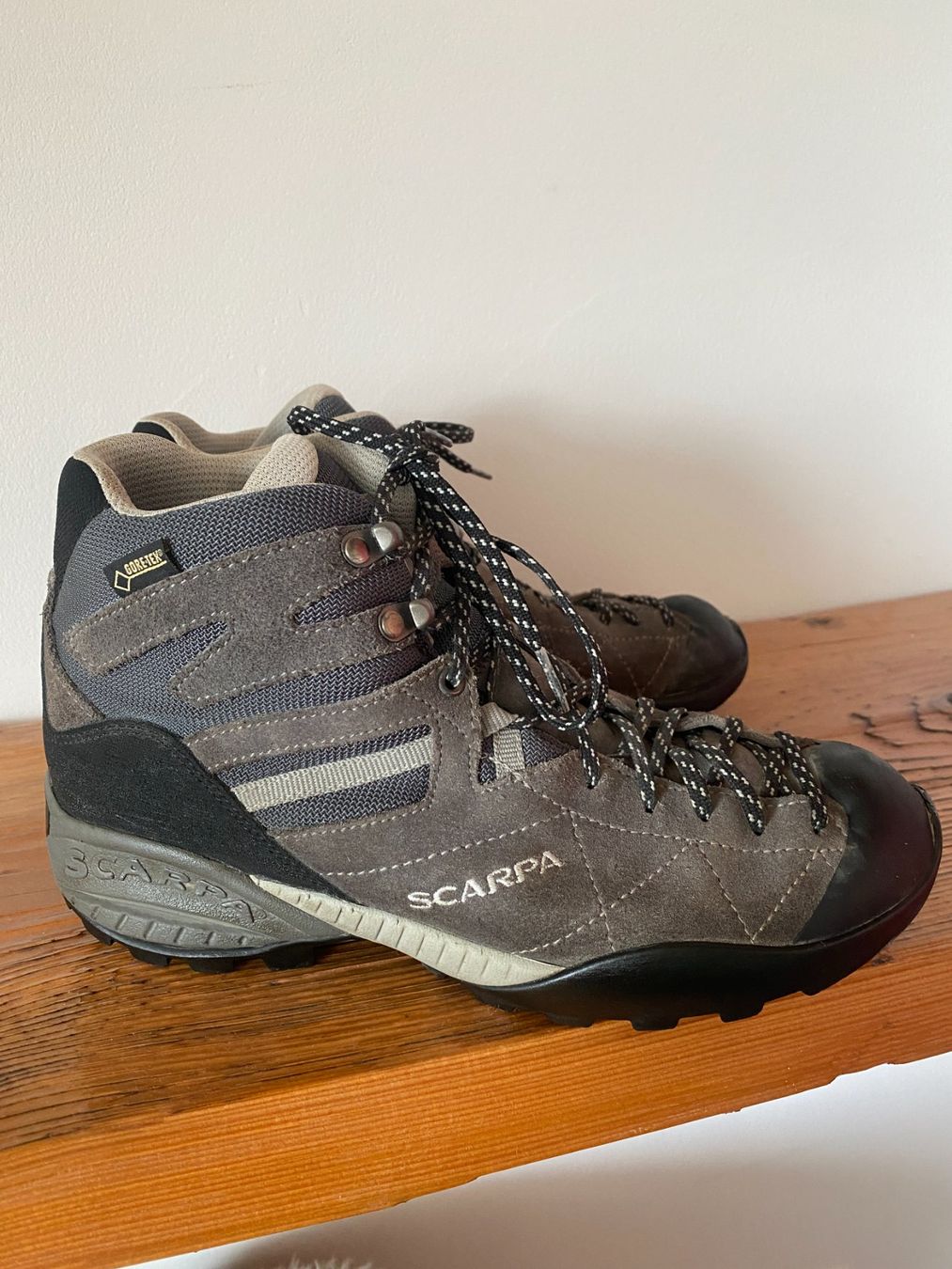 Scarpa Scarpe da uomo: Wanderschuhe Trekkingschuhe Scarpa Goretex, Gr. 38 – Usato da Amriswil venduto da Egoldi