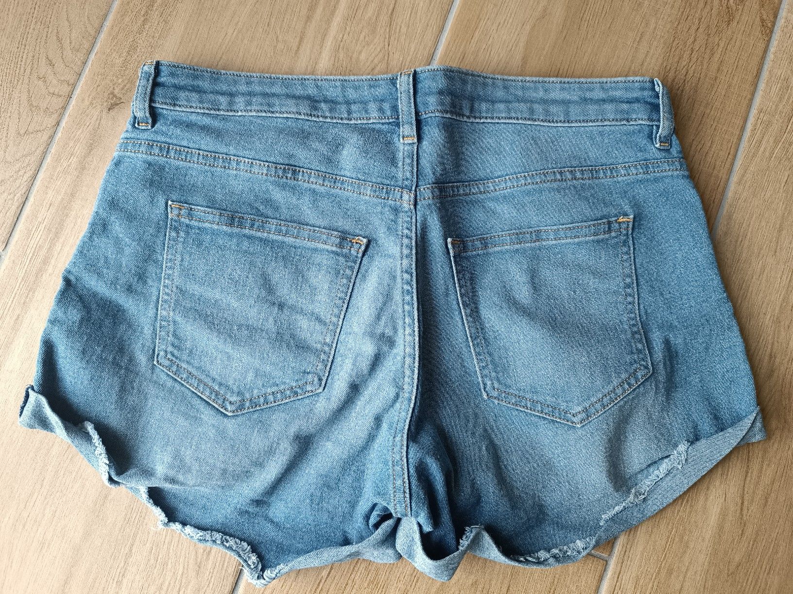 H&M Jeans: Jeans Shorts – Gebraucht aus Wolfwil von SecondOwner 2