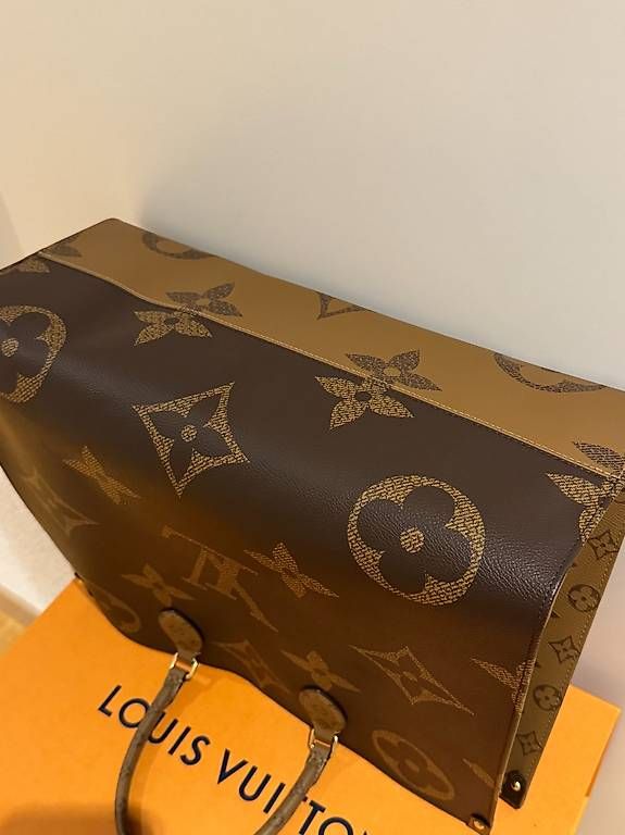 Louis Vuitton Borse da donna: Louis Vuitton OnTheGo MM – Nuovo (secondo la descrizione) da Oberaach venduto da lar_xg85 4