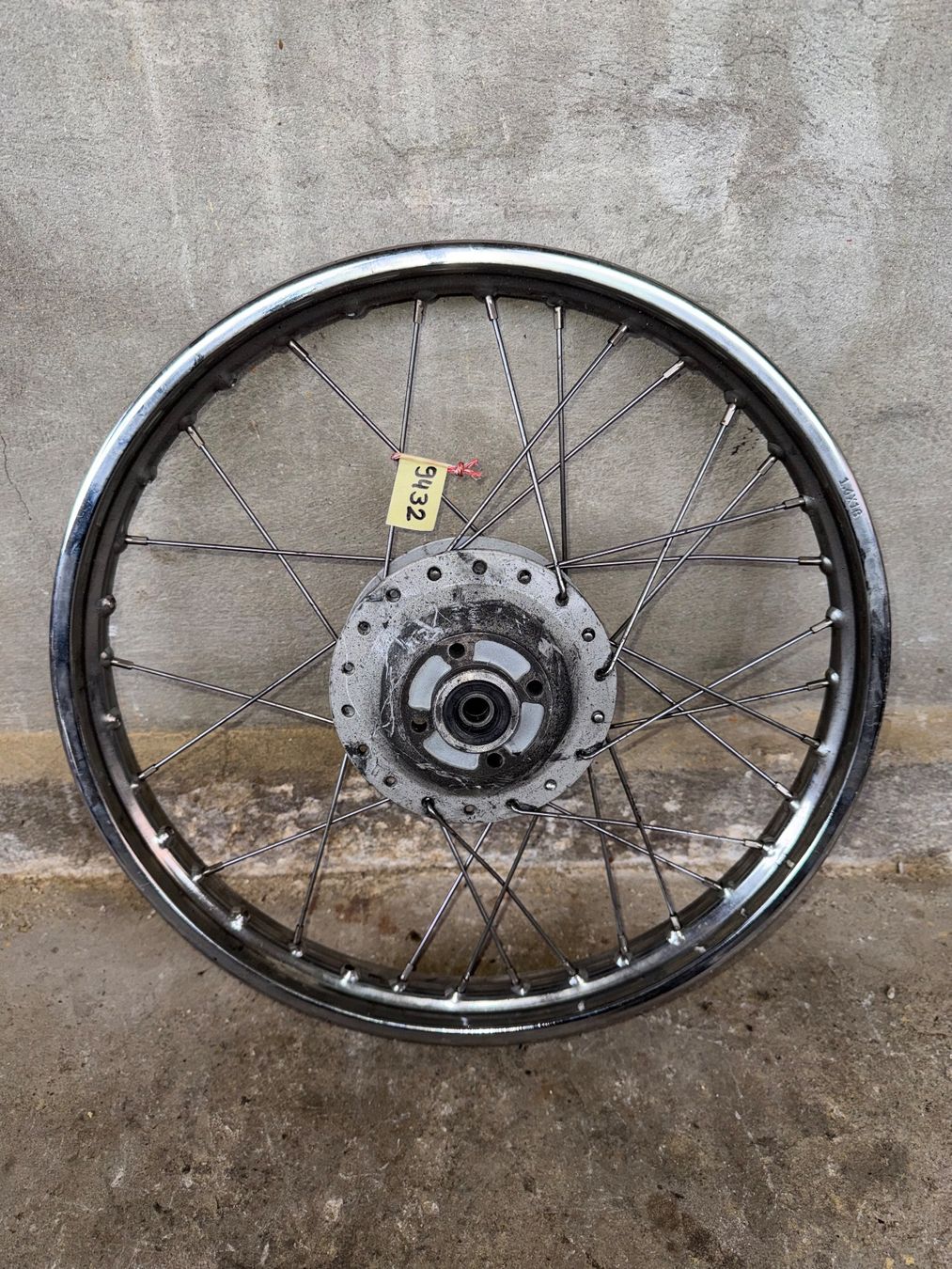 Puch Parti ricambio per ciclomotori: Mofa Speichenvorderrad in 16 Zoll – Difettoso da Fahrni b. Thun venduto da berger_tuning34