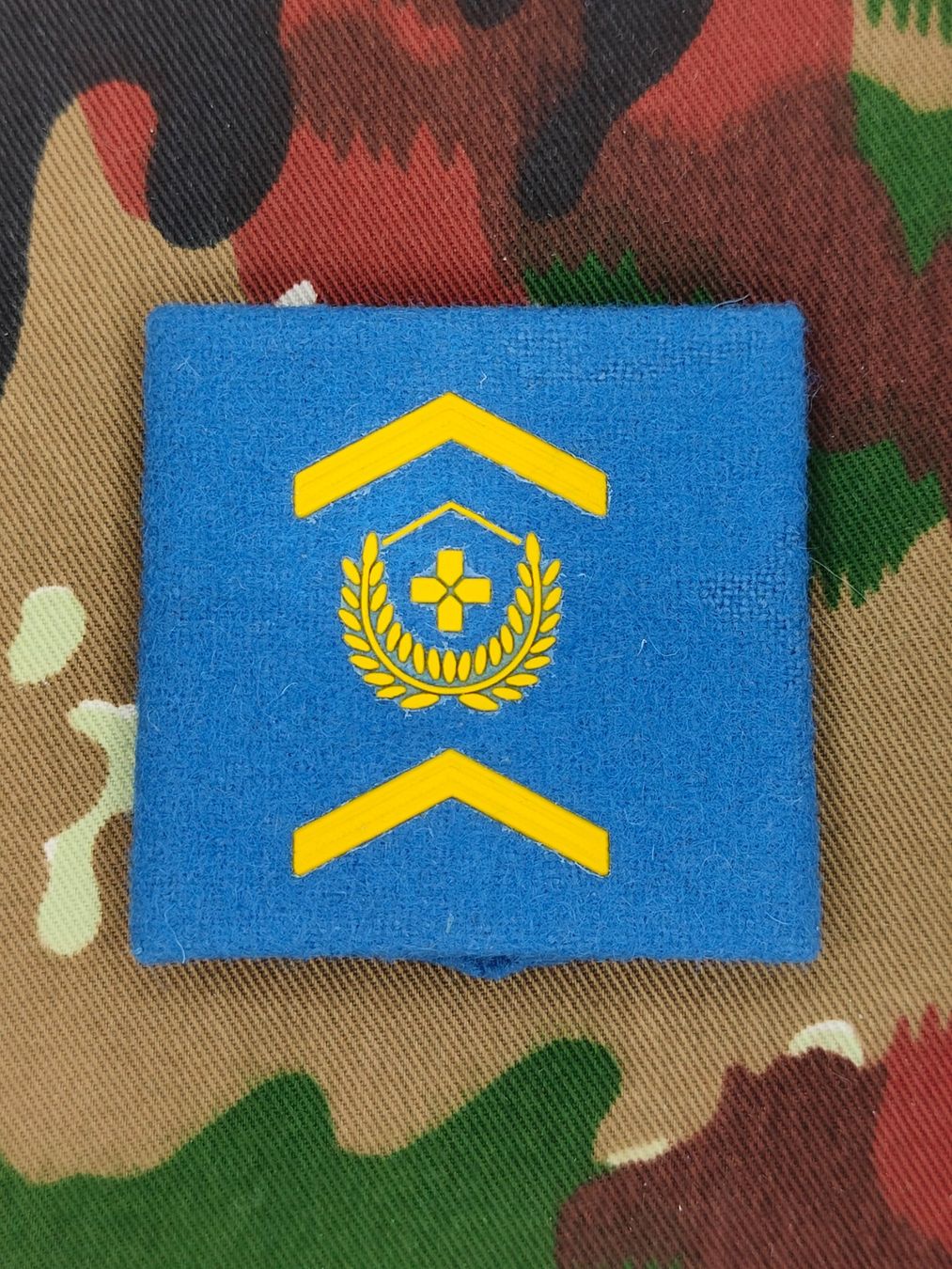 Schweizer Armee Placchette & Badge: Schulterpatte Ord. 1988 Fourier – Usato da Bauma venduto da SwissMilitaria